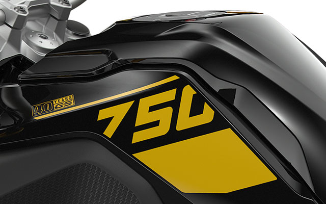 We see the black-yellow colour scheme in three-quarter view.