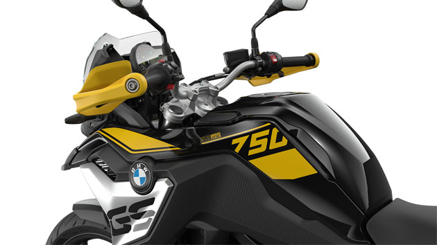 We see the black-yellow colour scheme in three-quarter view.