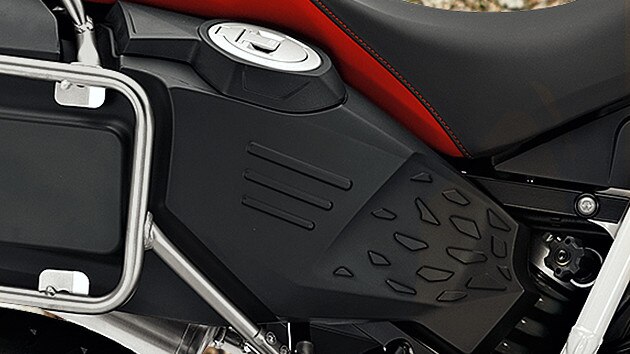 F 800 GS Adventure side tank trim